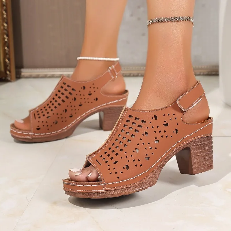 أحذية للنساء 2025 جديد الصيف مشبك حزام المرأة الصنادل إسفين اللمحة تو الجوف خارج حجم كبير فستان كاجوال الصنادل النساء