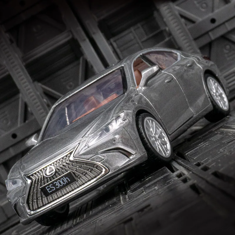1:35 simulation Lexus ES300h alloy car model doors can be opened  rich details, fine workmanship, and good quality view 4