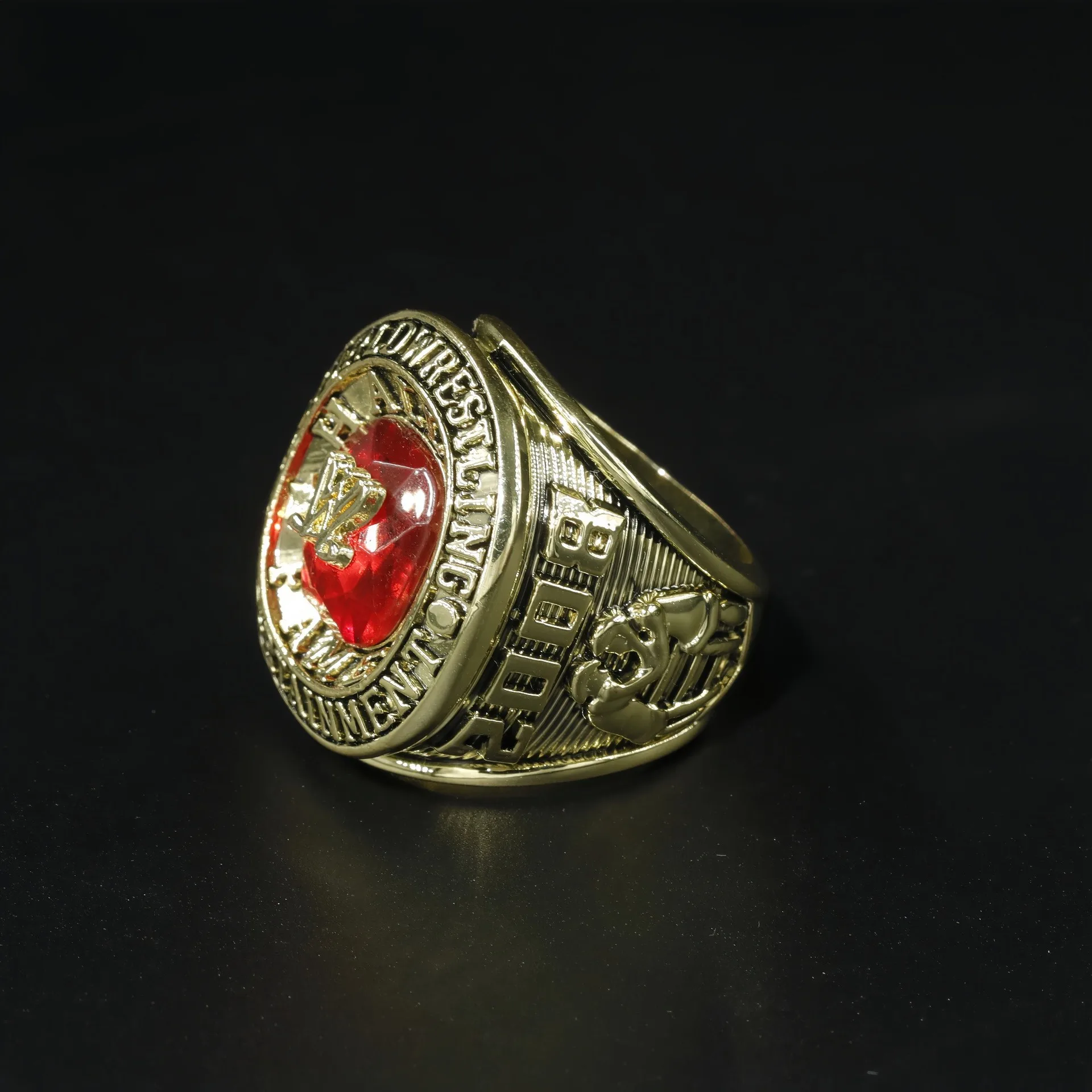 

4 sets of wrestling competition championship rings, classic retro fashion rings, wrestling enthusiast collectibles