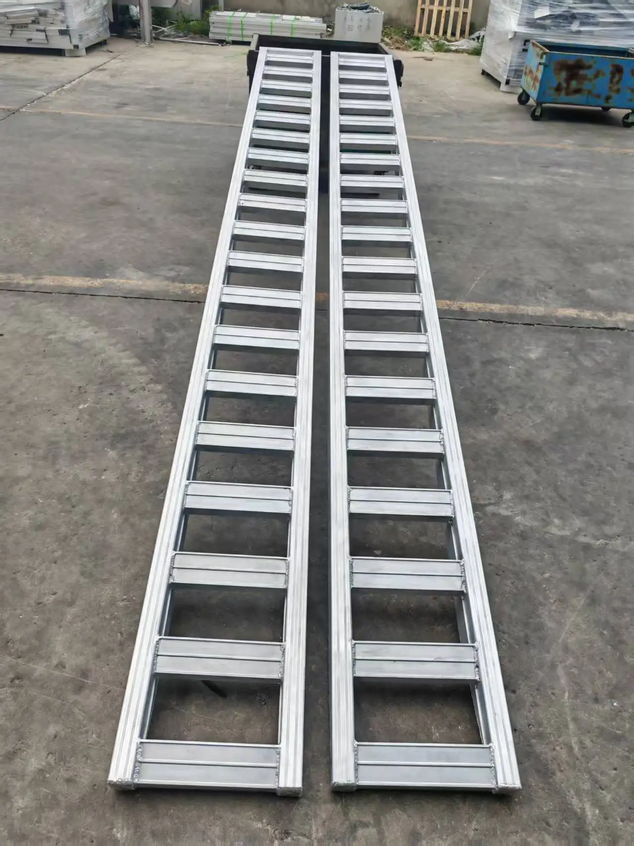 High Quality Durable Aluminum Loading Ramp for Trailers Essential Garden Tool Holder view 6