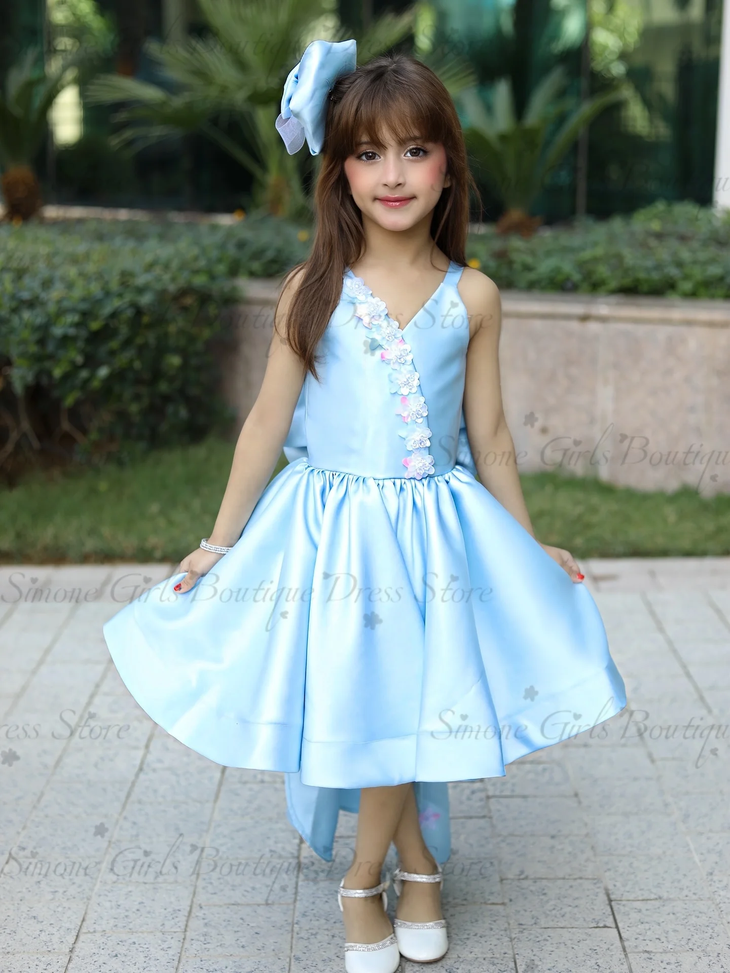 Prinzessinnen-Kleid aus Blauem Satin für Mädchen-Geburtstagsfeiern mit Schleife am Rücken, V-Ausschnitt, Ballkleid, Blumenmädchenkleid nach Maß
