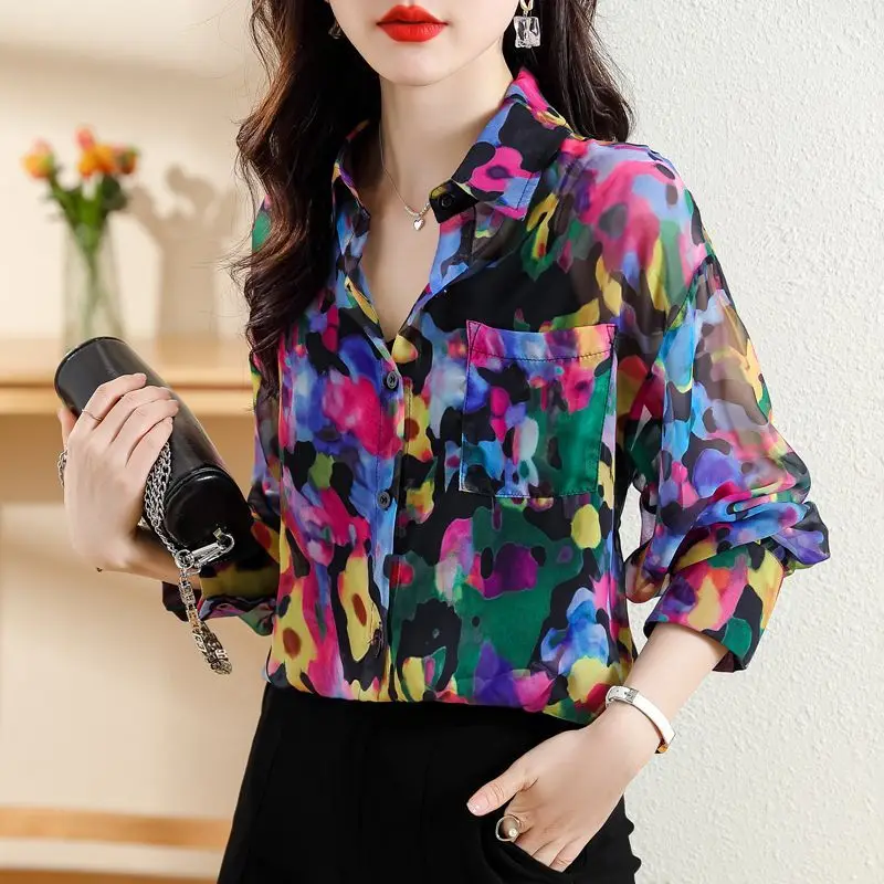 Chemise à manches longues imprimée colorée pour femmes, chemisier chic, poches décontractées, style Hong Kong, mode vintage, printemps, été, nouveau, 2023