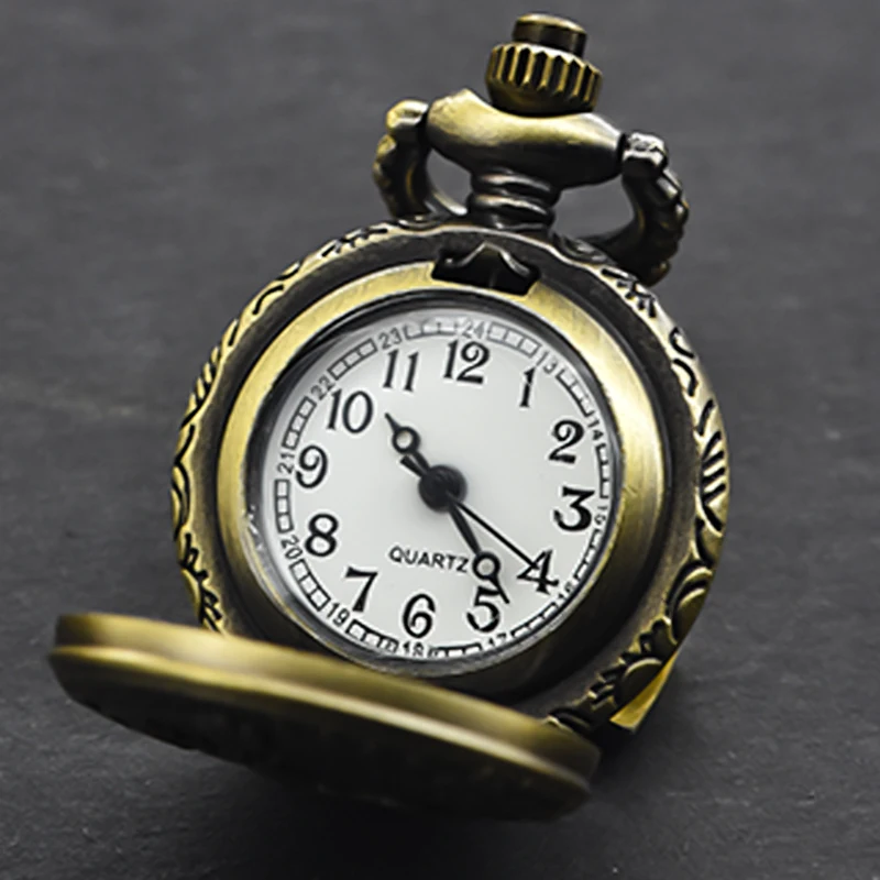 Vintage Bronze Steampunk Gear Carving Small Pocket Quartz Pocket Watch Necklace Pendant Clock Chain Men's and Women's Gifts