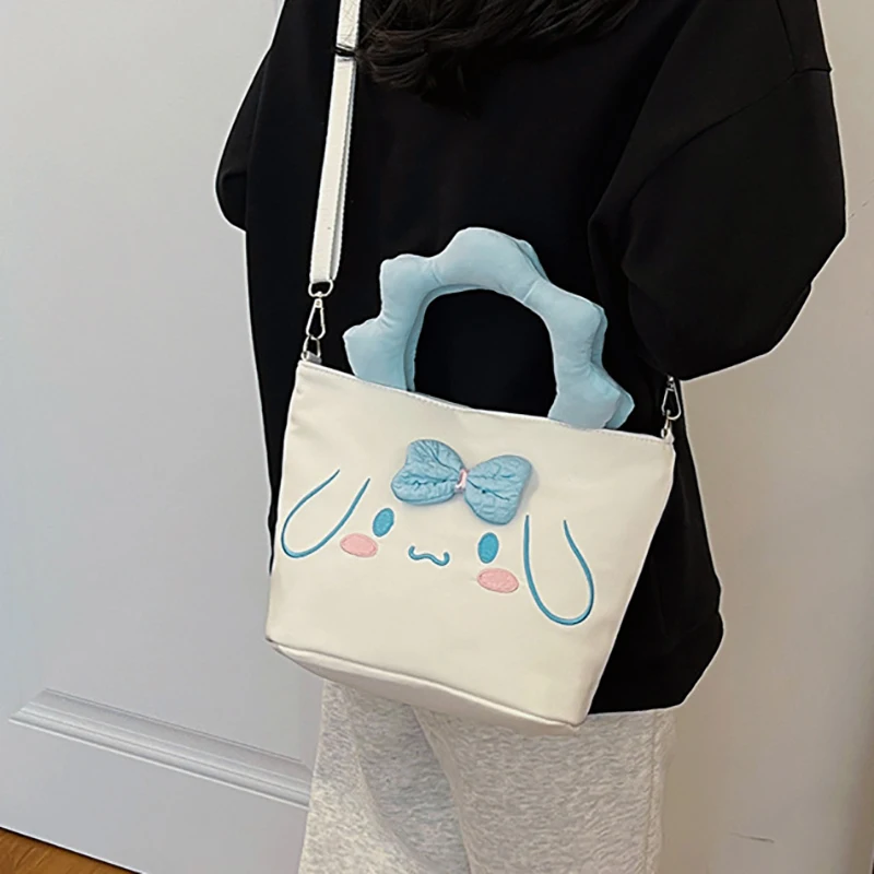 MINISO Cartoon śliczna torebka typu Bucket torebka damska moda haftowana Kuromi pojedyncza torba na ramię torba z nadrukiem Crossbody