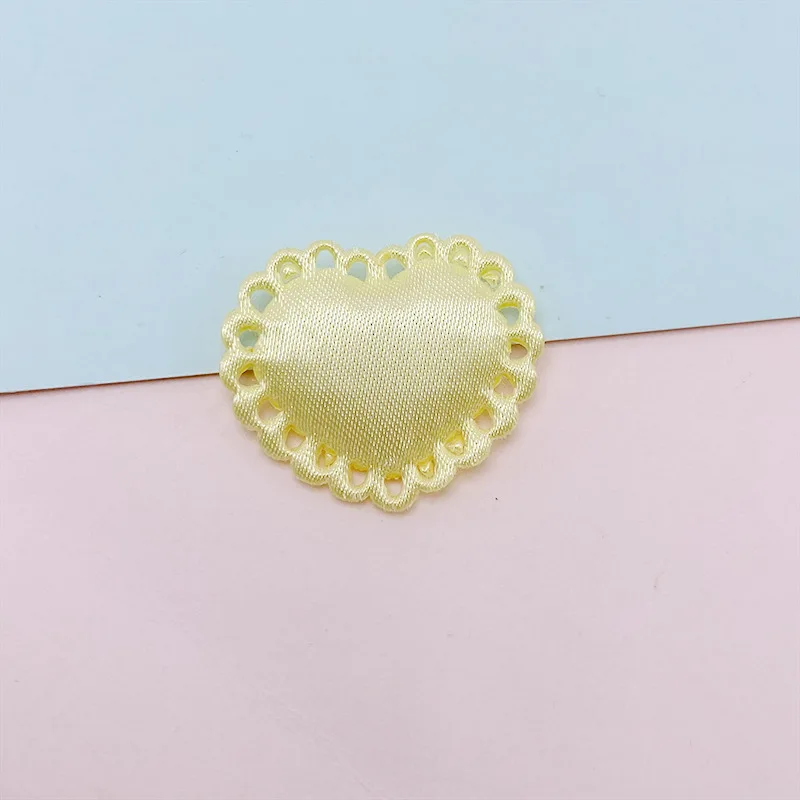 100 Stück Satin-Stoff-Herzschleifen, gepolsterte Applikationen zum Aufnähen, für Kleidung, Hüte, Haarnadeln, als Schmuckelemente und für DIY-Bastelarbeiten. – Detail 8