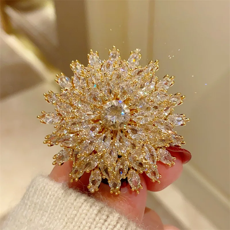 

3D Big Snowflake Brooches for Women and Men Lapel Pins Luxury Jewelry Shiny Cubic Zirconia Brooch Unisex Wedding Party Gift