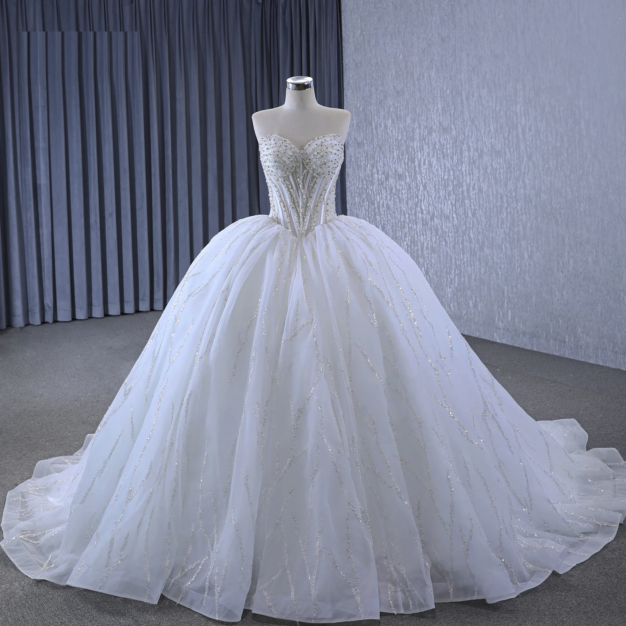 فستان زفاف Rosymae فاخر على شكل قلب وخط عنق على شكل قلب وصدرية شفافة أنيقة فستان زفاف أبيض