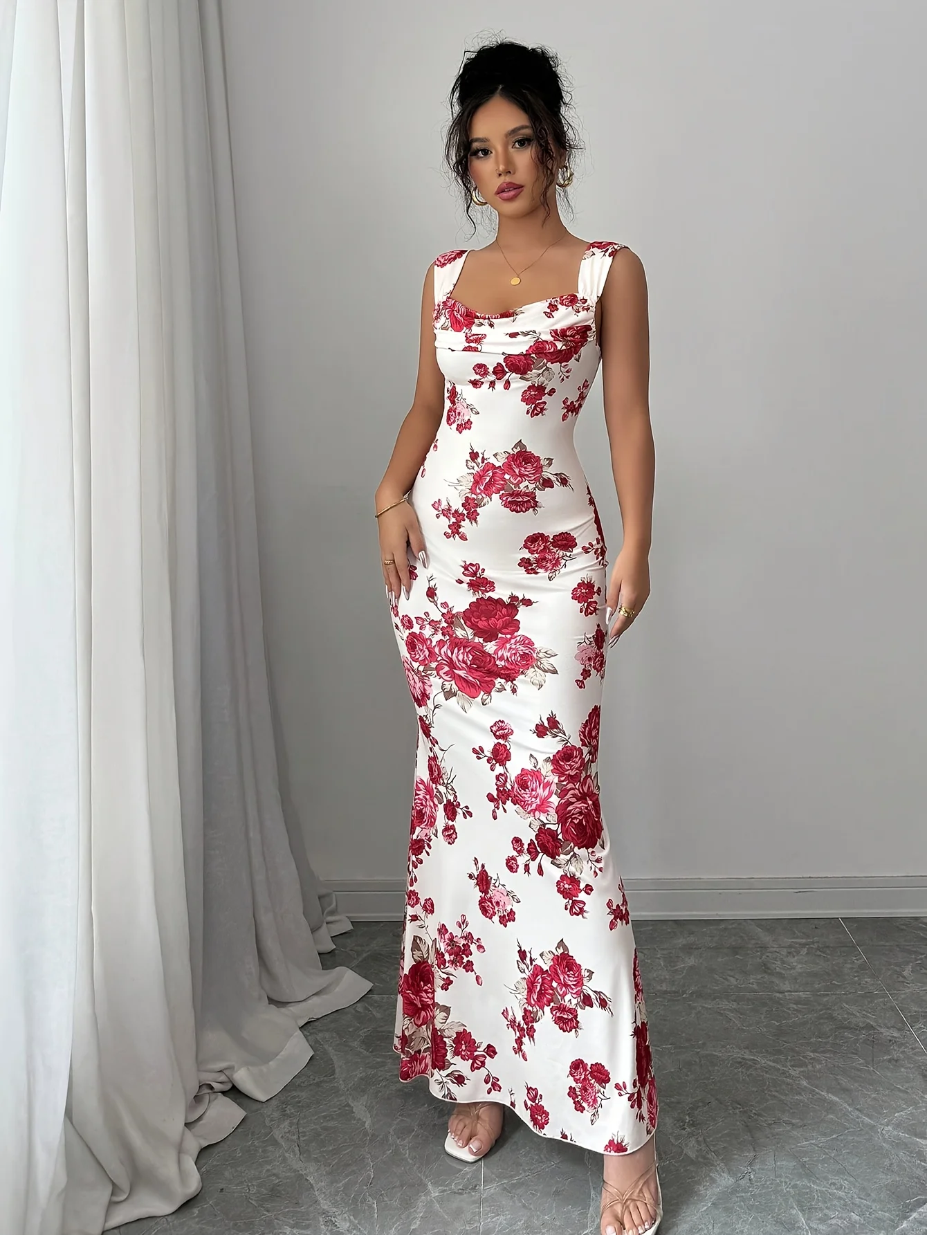 Francuska Sukienka na Ramiączkach w Stylu Vintage, Wyszczuplająca, z Nadrukiem, Letnia Moda Damska, Elegancka, Podkreślająca Biodra, z Niskim Dekoltem, Bez Rękawów, z Odkrytymi Ramionami.