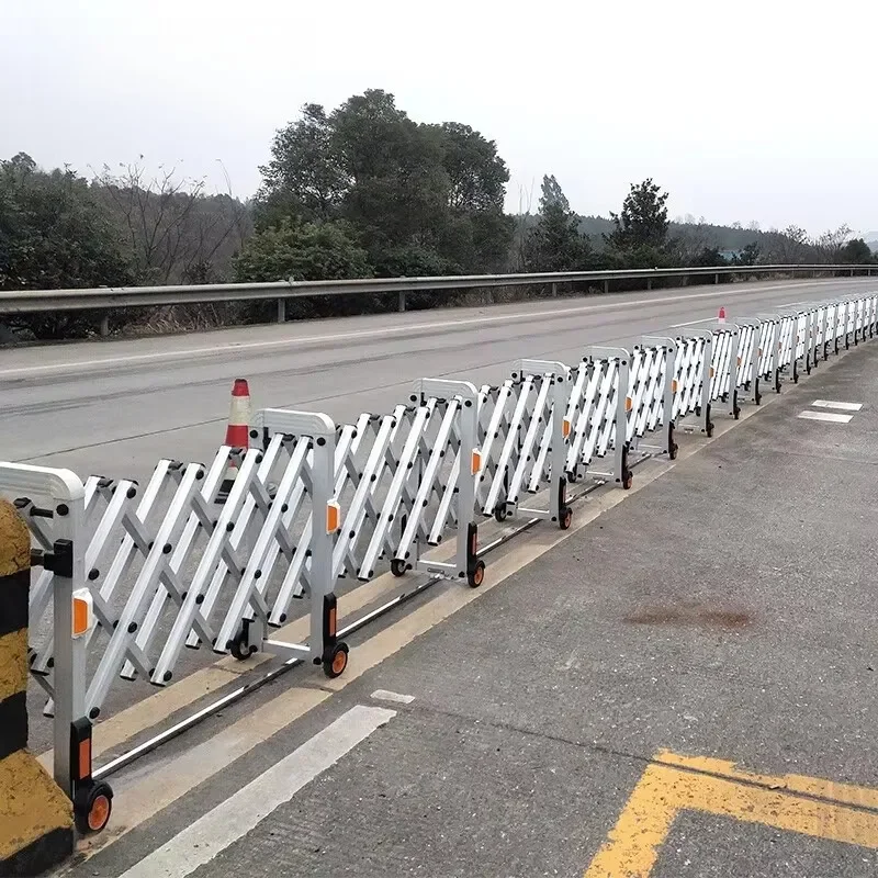 Qigong Aluminium Accordion Road Barricade Expandable Road Barricade Security Barrier for Government/Factory/Sports