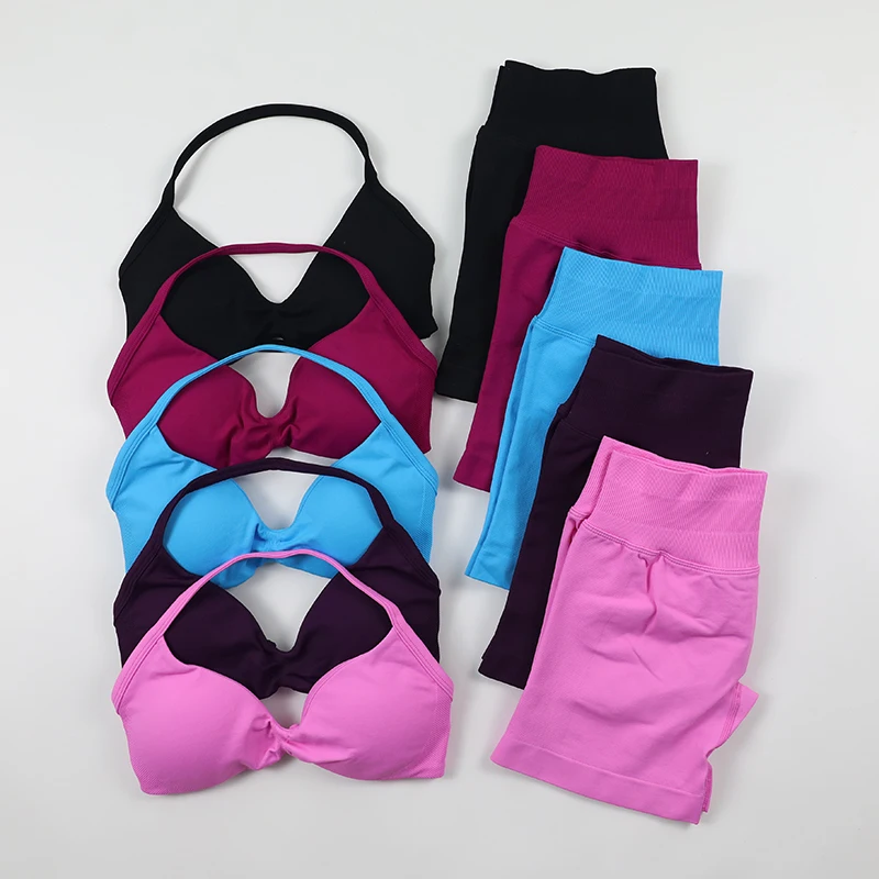 Conjunto de Yoga fruncido sin costuras para mujer, ropa deportiva acanalada, pantalones cortos de gimnasio, Sujetador deportivo con tiras, conjunto de 2 piezas, ropa de entrenamiento con cuello Halter, traje de Fitness
