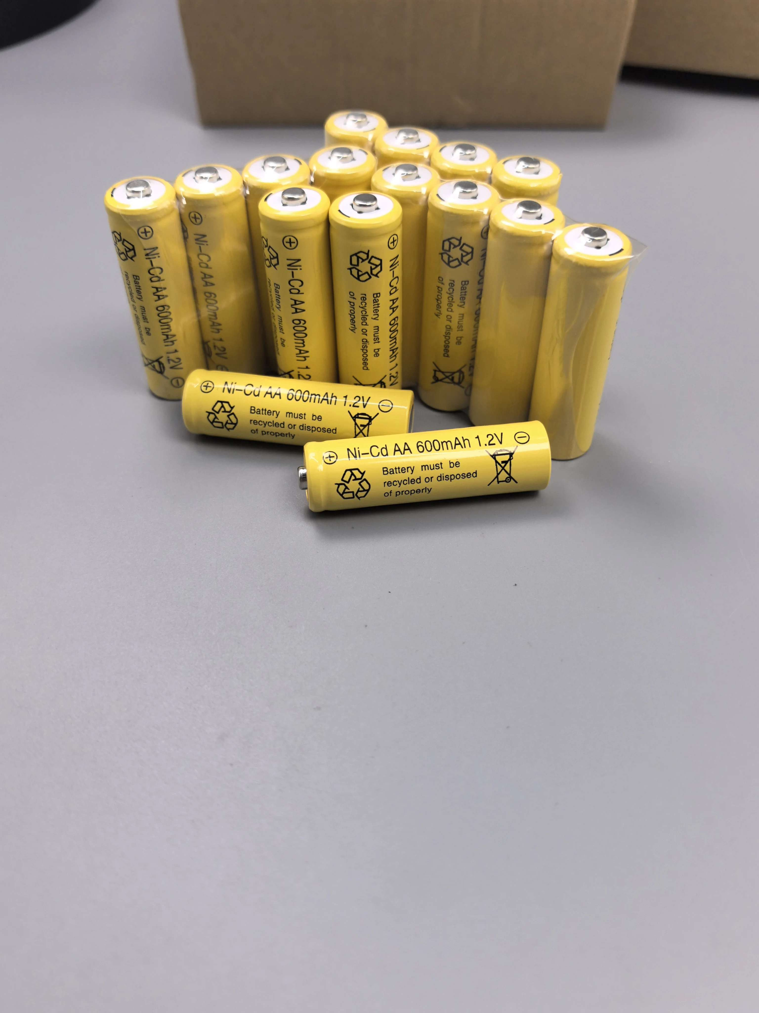 بطارية Ni-CD بقدرة 600 مللي أمبير في الساعة 1.2 فولت AA - مناسبة للأجهزة منخفضة الطاقة مثل الآلات الحاسبة وأجهزة الراديو المحمولة وسيارات الألعاب #2