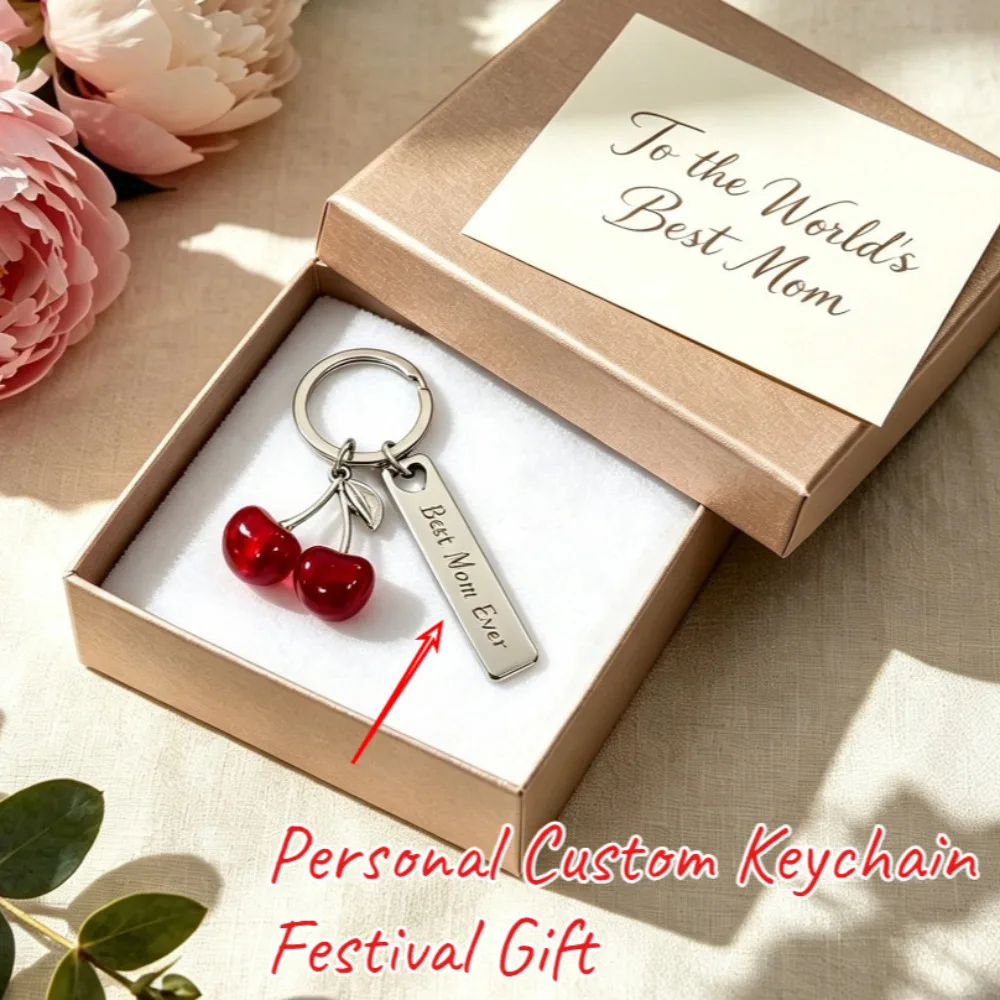 Personalisierter Metall-Schlüsselanhänger mit Kirschmotiv, Gravierter Namensanhänger, Niedlicher Kirsch-Taschenanhänger, Festival-Taschenketten, Geschenk für Frauen