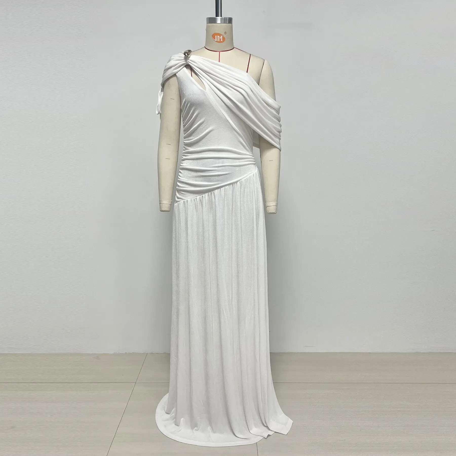 Elegant Slimming Slant Collar Single Shoulder Dress Sleeveless Metal Buckle Ruched Patchwork Long Dress Lady Evening Gown