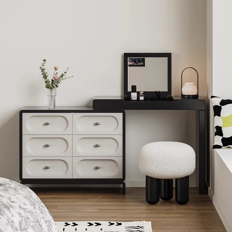 Kommode im französischen Creme-Stil