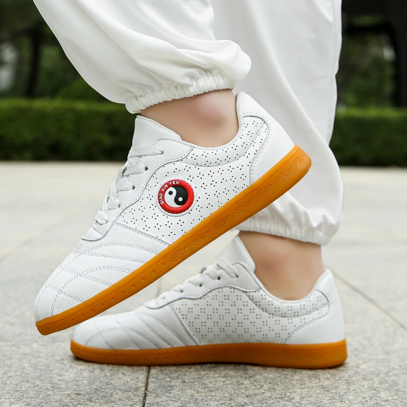 Unisex Soft Leather Kung Fu Shoes Breathable Comfortable Tai Chi Shoes Wear-Resisting Martial Arts Sneakers Non Slip Wushu Shoes