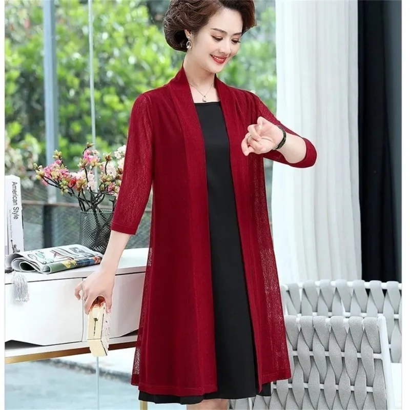 

Новинка 2025, летняя солнцезащитная сетчатая верхняя одежда среднего возраста для пожилых женщин, пальто с шалью средней длины, кардиган средней длины, свободный 5XL, красный
