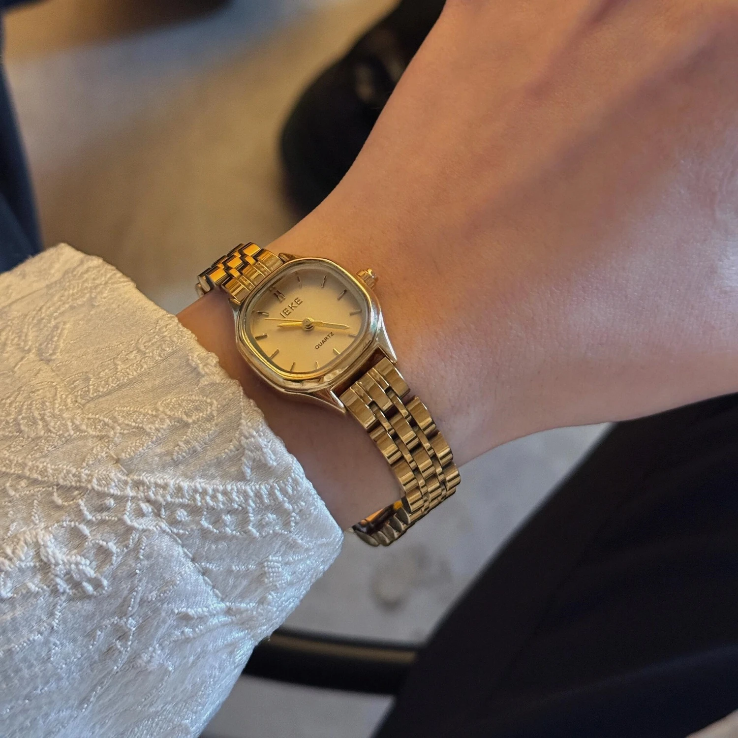 orologio-semplice-da-donna-di-lusso-leggero-vintage-2025-nuovo-orologio-al-quarzo-da-donna-casual-elegante-orologio-in-oro-piccolo-alla-moda-elegante