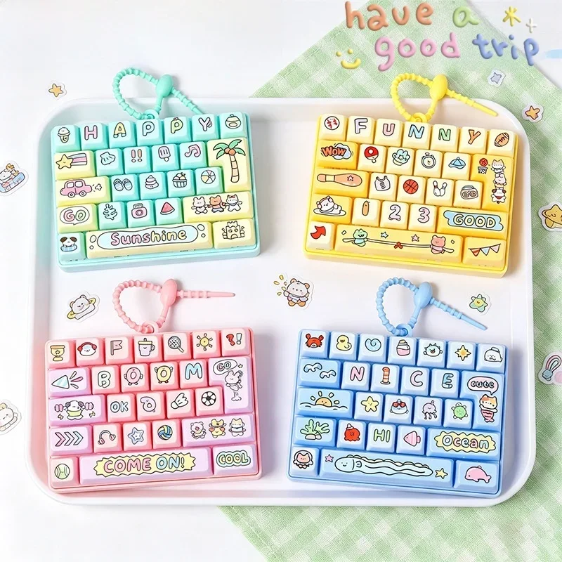 Fidget Clicker Mechanical Keyboard Keychain Mini 26-Key Press Keycap Pendant Creative Office Desk Decompression Gadget Gift