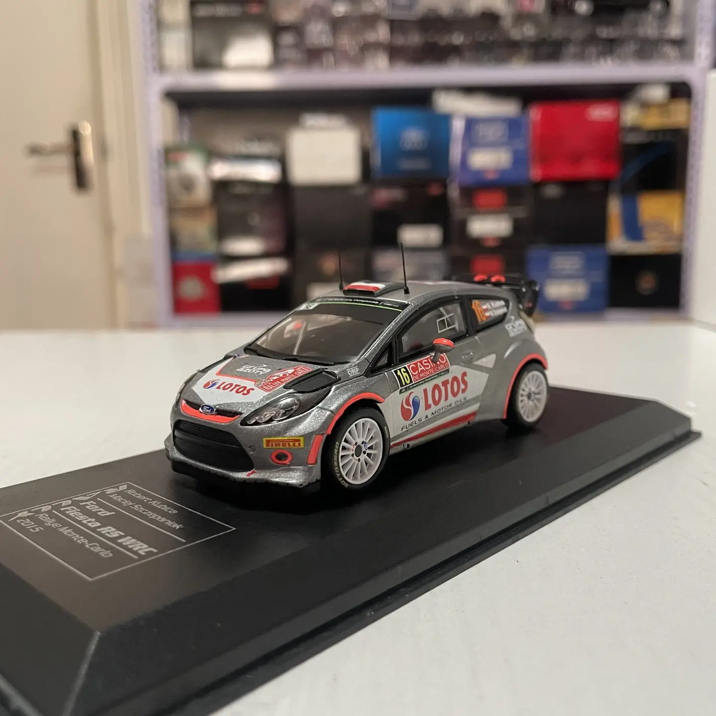 IXO - Modelo a Escala 1:43 de Aleación Fundida a Presión # 16 Fiesta RS WRC 2015 Coches de Juguete Clásicos Modelo Nostalgia Regalos para Adultos Souvenir Exhibición Estática