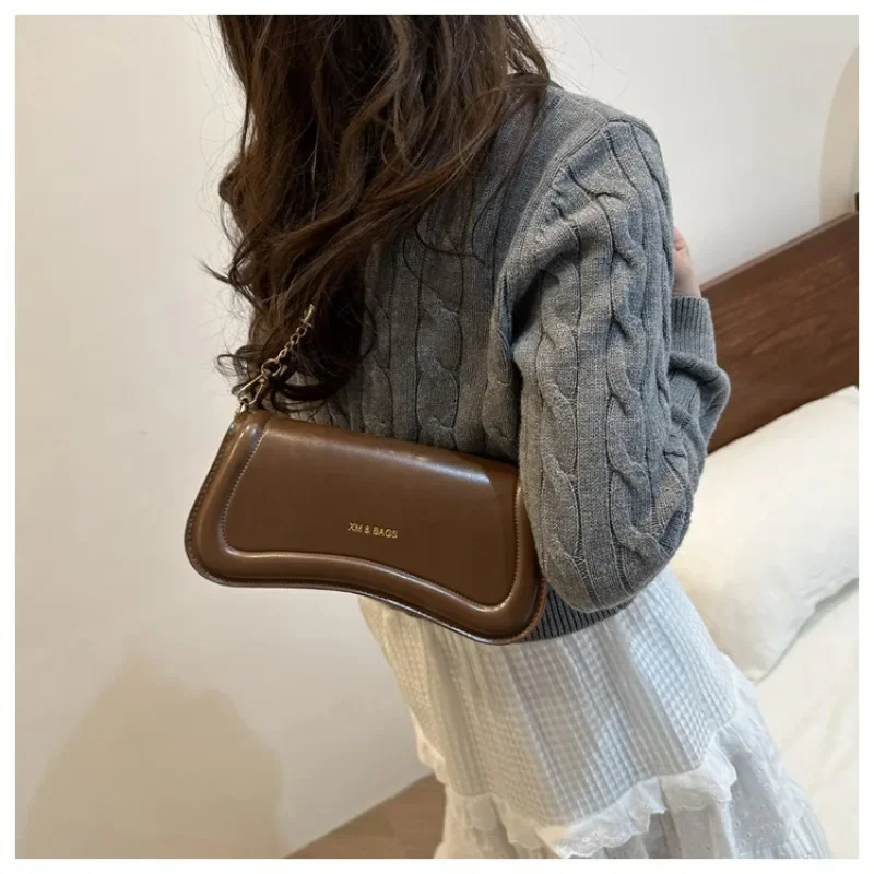 Leisure Commuter Female Shoulder Bag Winter Style Women\'s Fashion Popular Shoulder Bag Luxury Brand Small Square Shoulder Bag