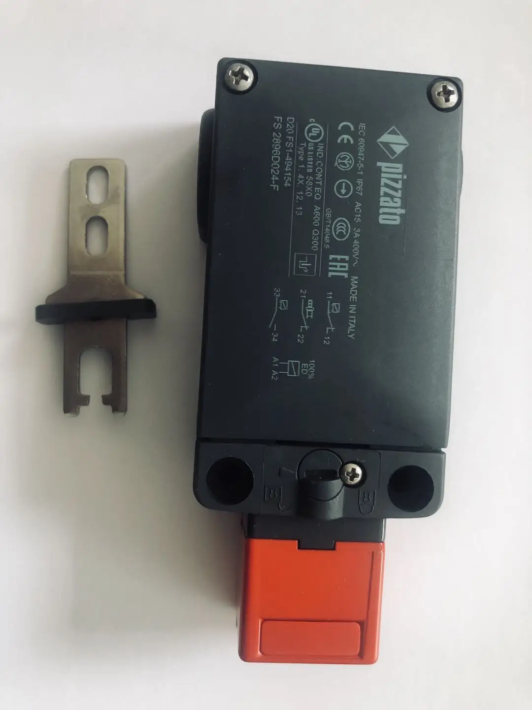 

New original Pizzato door lock contains key FS 2896D024-F