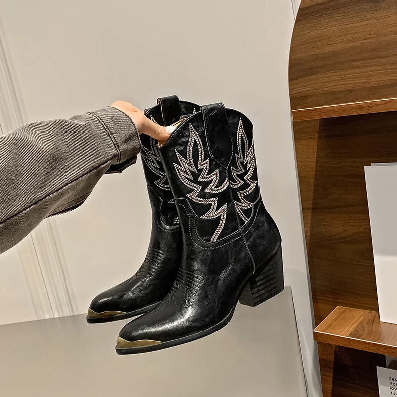 Stivaletti ricamati da donna retrò con punta a punta Slip-on tacchi spessi stivali da Cowboy da donna stivali invernali con tacco alto da donna nuovi