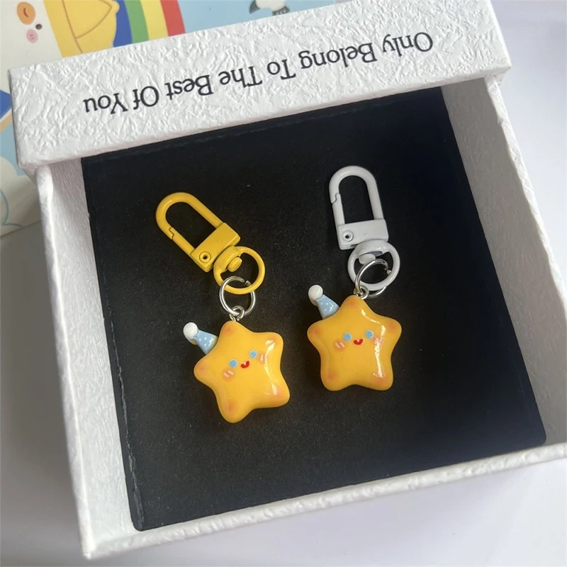 Porte-clés étoile jaune de dessin animé mignon, joli pentagrammes, porte-clés de voiture pour filles, pendentif de sac d'école, ornement de sac à dos