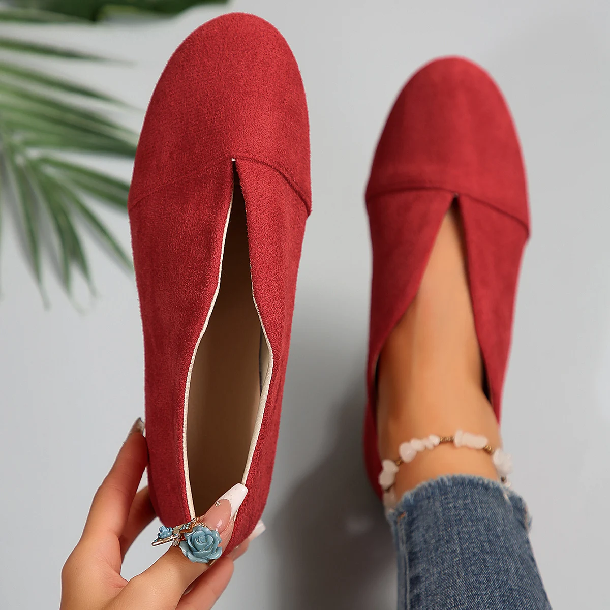 Plus-Size-Damen-Slipper aus Wildleder, V-Ausschnitt, runde Zehen, weich und bequem, lässig, für den täglichen Gebrauch, zum Spazierengehen, in verschiedenen Farben erhältlich. – Detail 17