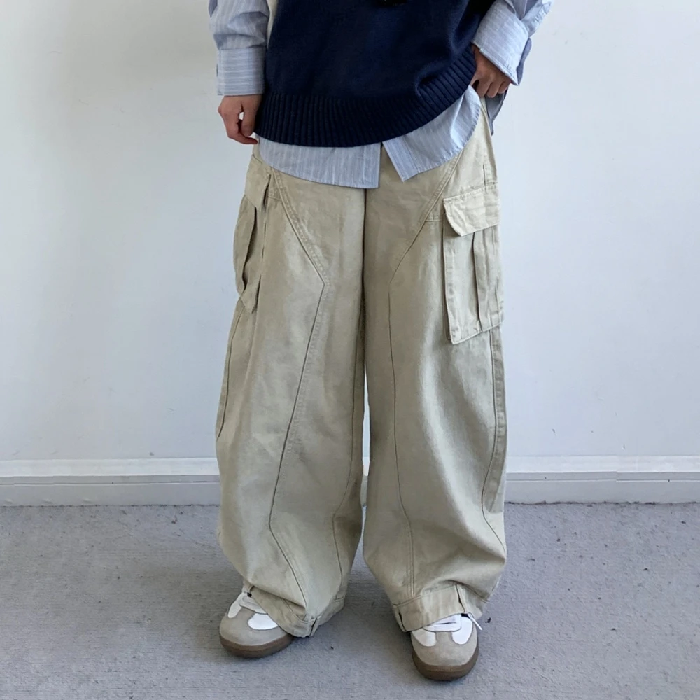 Unisexowe beżowe spodnie cargo w stylu japońskim z drapowaniem, prostymi nogawkami, wieloma kieszeniami, luźny krój, wysoka jakość, koreańskie spodnie męskie i damskie.