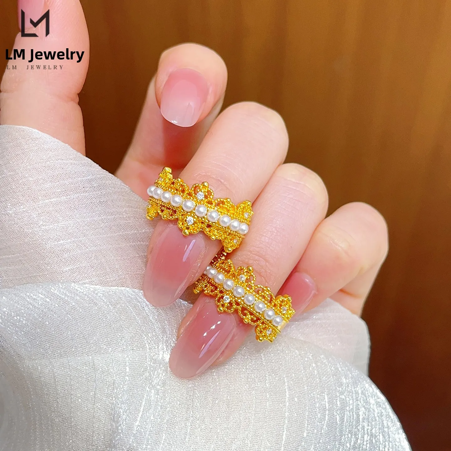 

Retro Chinese Style Pearl Sand Gold Lace Open Ring Finger Ring Court Style Gift for Girlfriend Fashionable Jewelry Accessory
