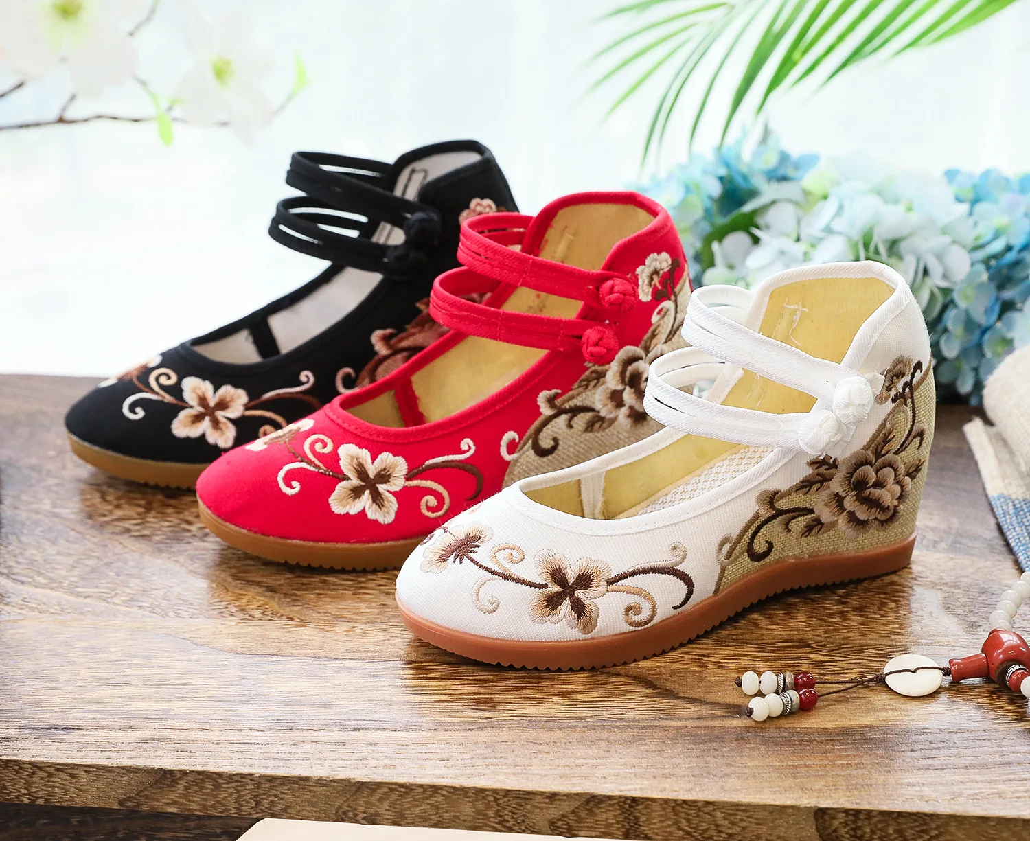 Slope high-heeled embroidered cloth shoes ancient national style spring autumn embroidery Flowers women's Fabric shoes