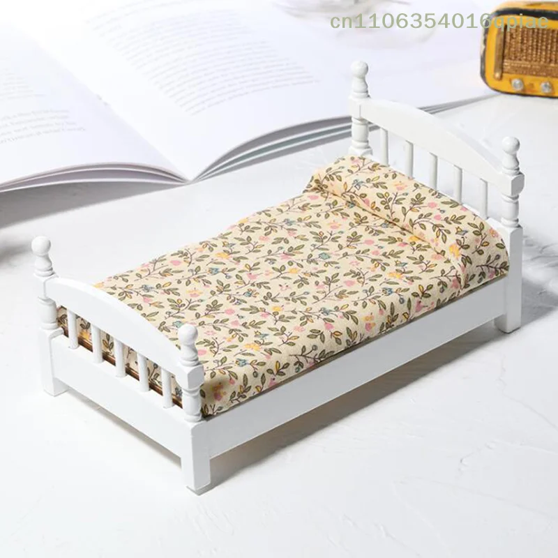 

（Summer4）1:12 Dollhouse Miniature White Toy Bed Furniture Bedroom Doll House Bed