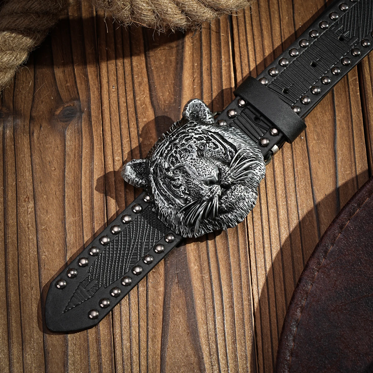 Ein lässiger, individueller und Retro-Gürtel, Kleidungsaccessoire im Western-Stil, Metallschnalle, PU-Gürtel, geeignet für Männer und Frauen. – Detail 2