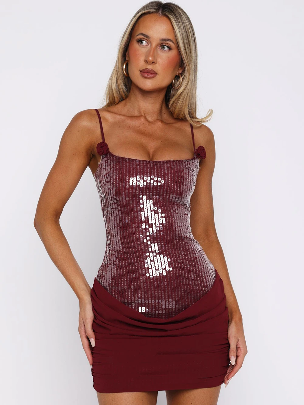 

Новое осеннее платье 2026 года: короткое, плиссированное, А-силуэта, с длинными рукавами, круглым вырезом, открытой спиной, в стиле «Spicy Girl», класса люкс