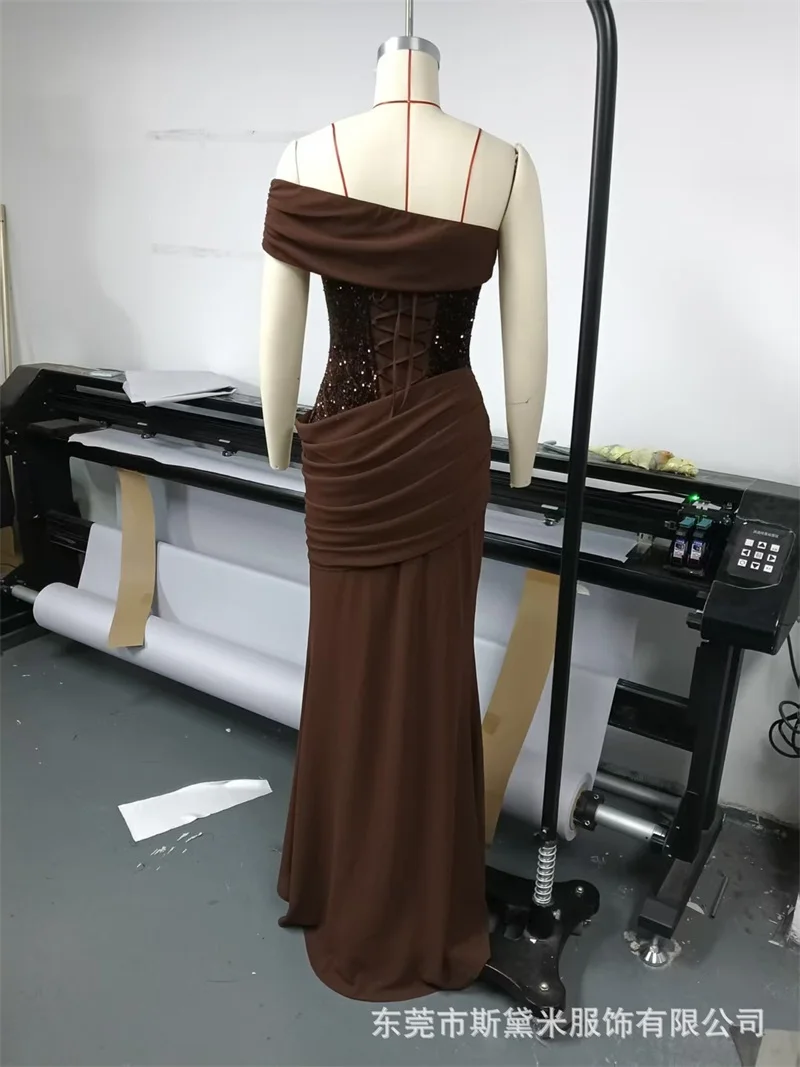 セクシーなスパンコールのプロムドレス ワンショルダー ノースリーブ レースアップバック ロングフォーマル 結婚式のゲストローブ ホリデービーチパーティー ブライダルガウン