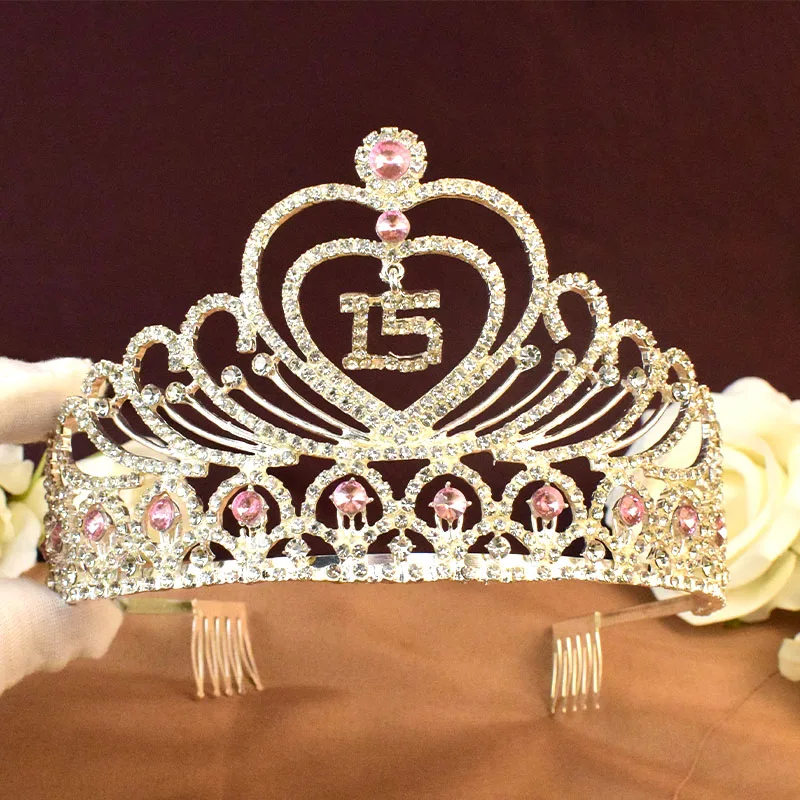 Crowned with glory after 15 years! The dreamy crystal crown freezes the extraordinary moment.