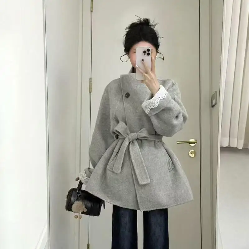 

Кружевное пальто для девочек, осенне-зимняя новая модель, корейский стиль, ремень с бантом, застежка на талии, модная женская верхняя одежда Dopamine, хит продаж