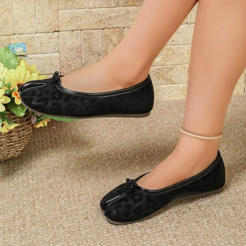 Modische Ballerinas mit Leopardenmuster und geteilter Zehenpartie für Damen, Frühling/Sommer, lässig, weiche Sohlen, bequeme Slipper, Tanzschuhe für Mädchen, Tabi-Schuhe – Detail 8