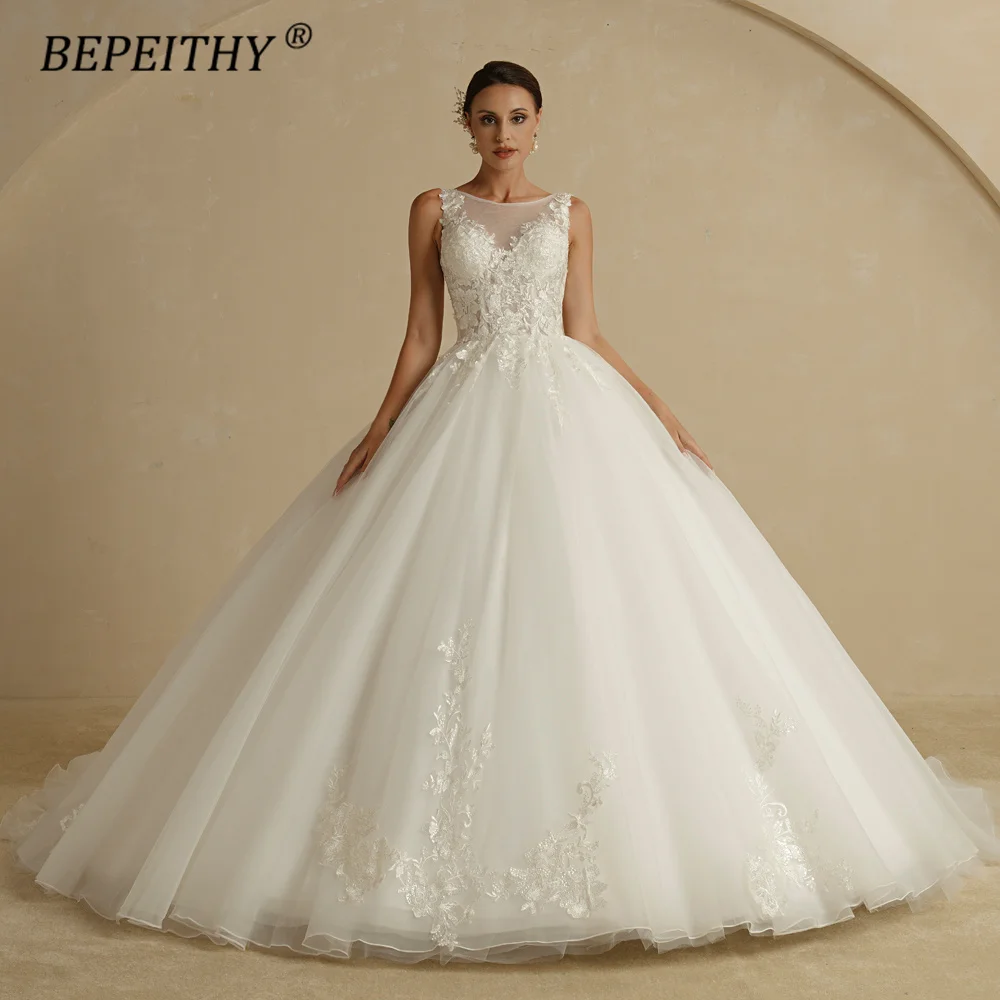 

BEPEITHY Scoop Sleeveless Ivory Princess Wedding Dresses 2023 For Women Bride White Lace Vintage Court Train Bridal Ball Gown