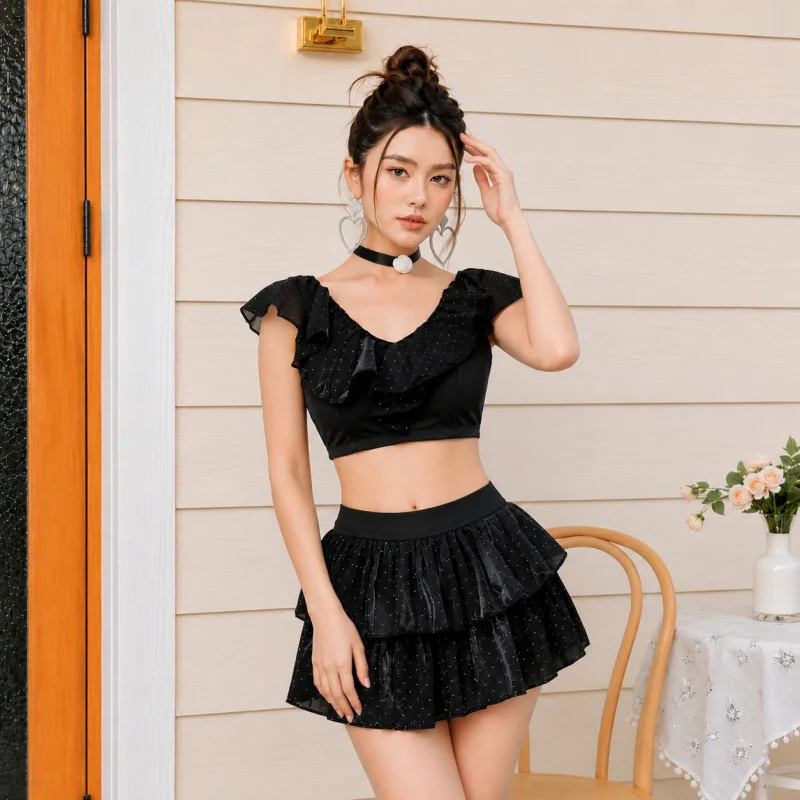 Exclusive Korean-style two-tone long-sleeve one-piece swimsuit with metallic heart detail, waist-cinching, quick-drying, ideal f