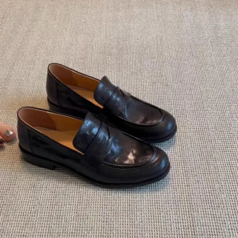 

Low Heel Slip-On Loafer Shoes for Women Retro Fashionable Versatile Leather Casual Shoes British Inspired 2026 Spring Summer New