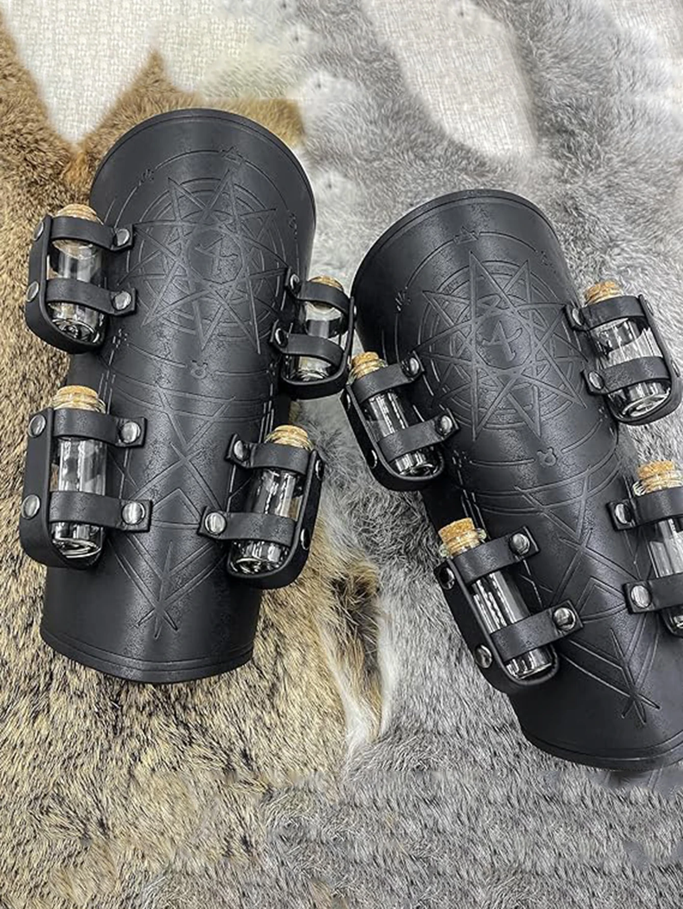 Polsino medievale da uomo Cosplay Fiala Guanto di bracciali Guanto di bracciali per uomo Cosplay Polsino in PU Accessorio per prestazioni teatrali ﻿