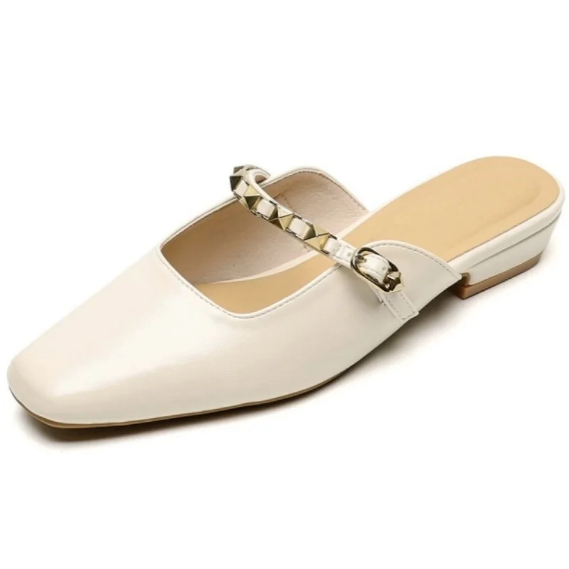 

Женские тапочки с заклепками и украшением, однотонные слипоны с квадратным носком, неглубокие сандалии Madam, уличная повседневная износостойкая женская обувь на плоской подошве