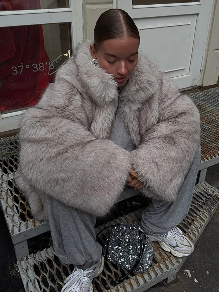 Women Stand Collar Faux Fur Coat Chic Full Sleeve Loose Highstreet Thickened Outerwears Luxury New Lady Winter Daily Warm Jacket