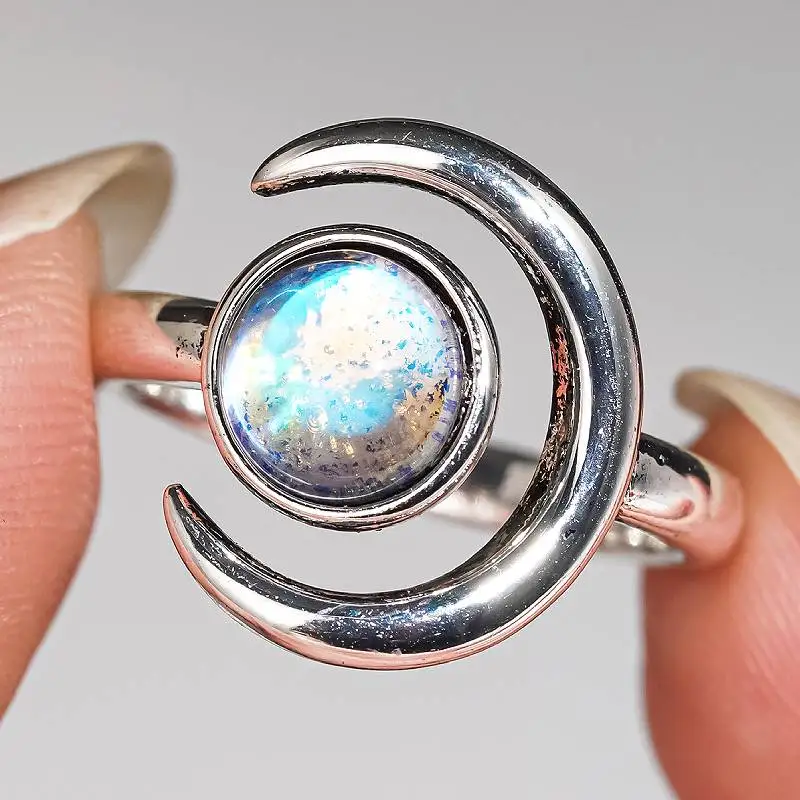 Huitan Imitation Opal Dame Metall Öffnung Ring Silber Farbe Mond Geformt Elegante Party Täglich Vielseitig Vintage Zubehör Schmuck