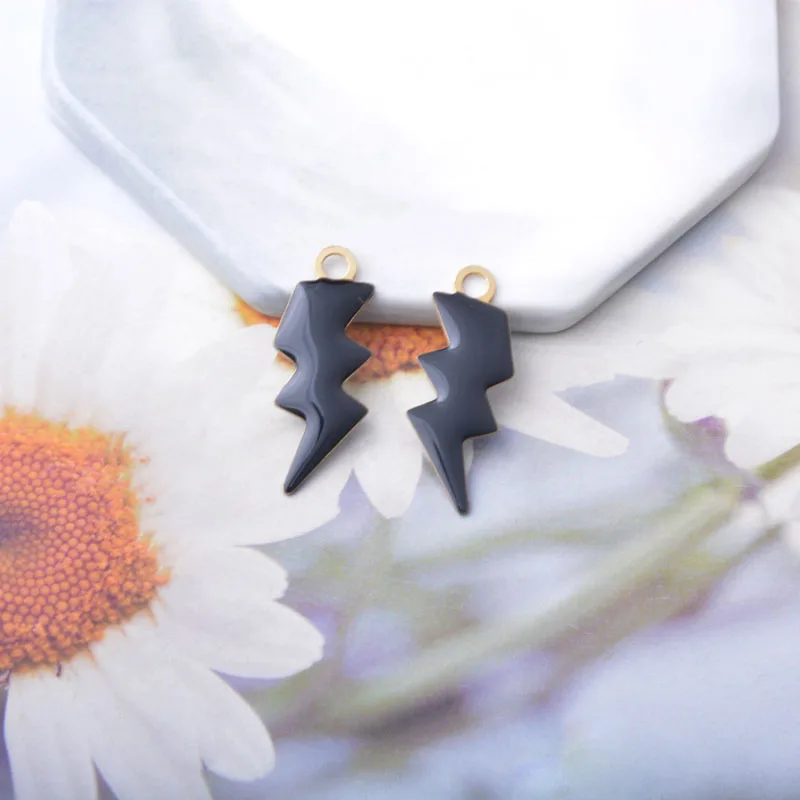 10 Stück, beidseitig mit Emaille verzierte Blitzanhänger, Kupfer, mit Öltropfen-Optik, zum Basteln von Schmuck, Ohrringen und Halsketten. – Detail 4