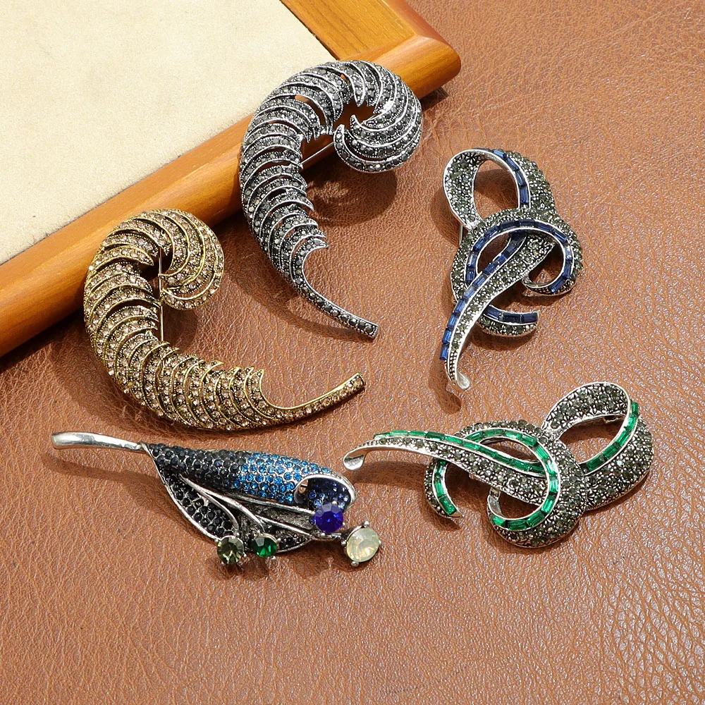 CINDY XIANG Rhinestone Feather Bow Flower Brooch Vintage Fashion Elegant Women Pin New Arrival 2024