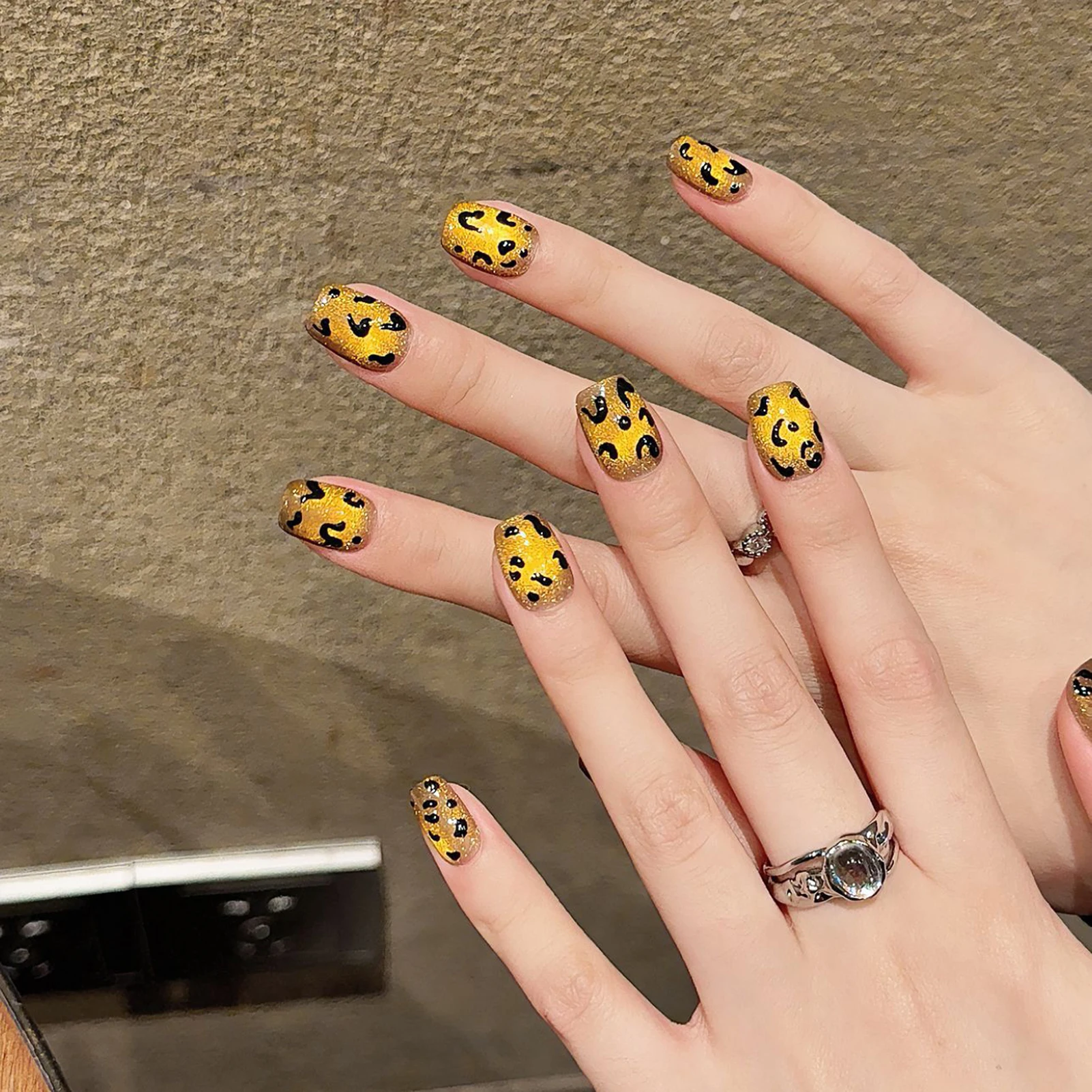 Uñas postizas con estampado de leopardo para niñas, parches de uñas postizas de ojo de gato, brillo hecho a mano, marrón brillante, usable