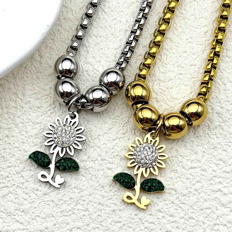 

Fashionable Fresh Daisy Flower Hand Pendant For Ladies Party Bracelet Elegant Stainless Steel Exquisite Jewelry Accessory