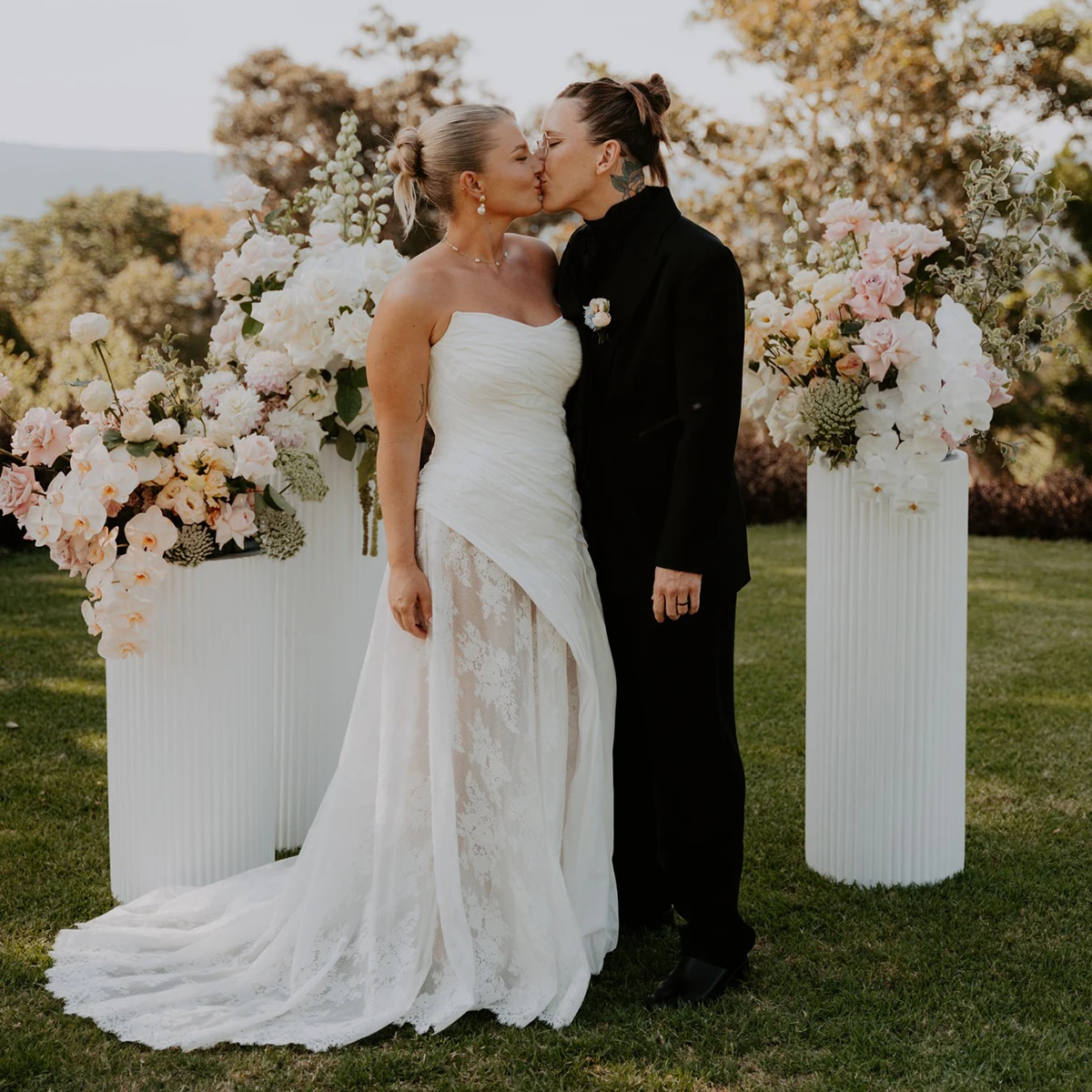 Strapless Ruched Satin Lace Romantic Wedding Dress Overweight Bridal Customized Vintage Irregular Wrap Plus Size Bridal Gowns